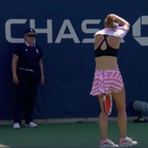 コート上で着替えた女子選手に「性差別的」警告、全米テニス協会が謝罪