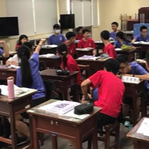 文華高校の生徒が自由に制服の色を選べられる