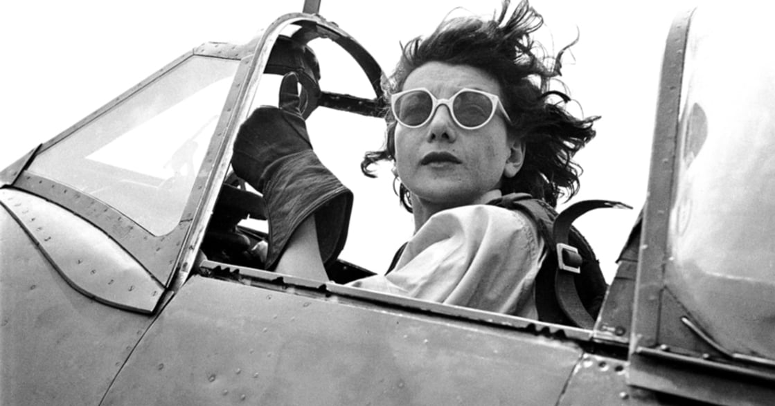 第一位女刺青師、飛行員！五張照片告訴你 20 世紀女性穿著