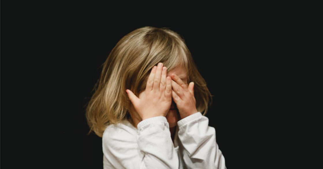「我感覺自己好差勁」錯誤教養方法，會如何養出孩子的羞恥感？