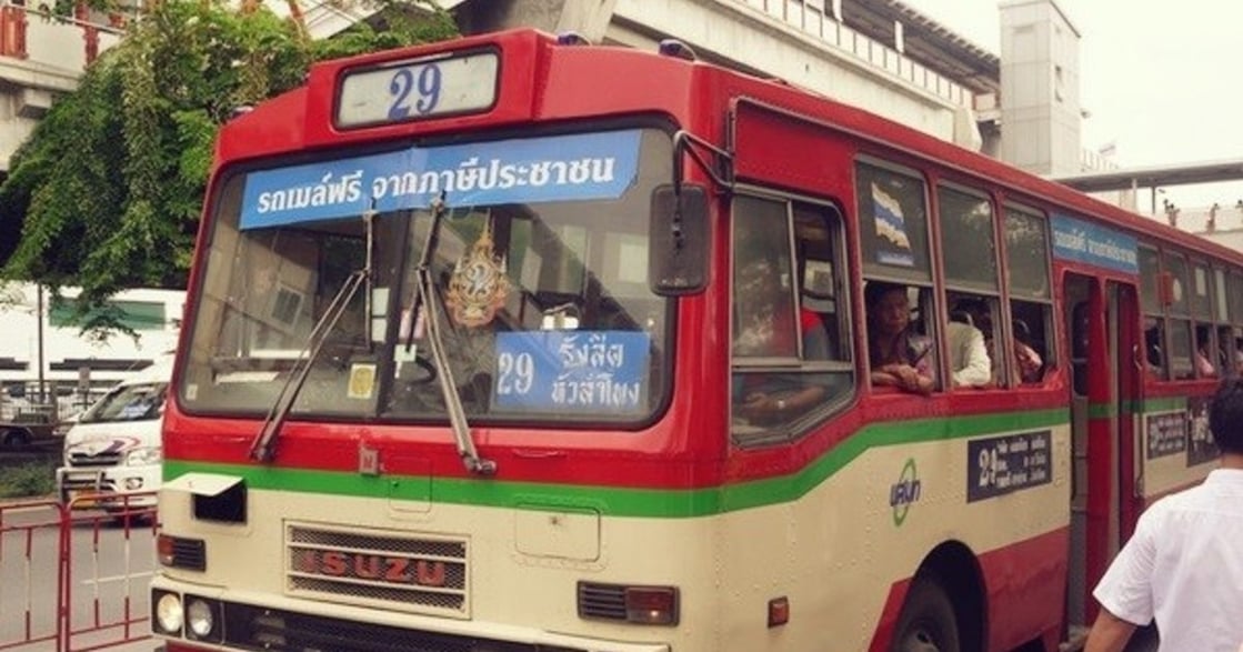 【泰國文化觀察】一輛老舊公交車，竟是改變泰國的坦克？