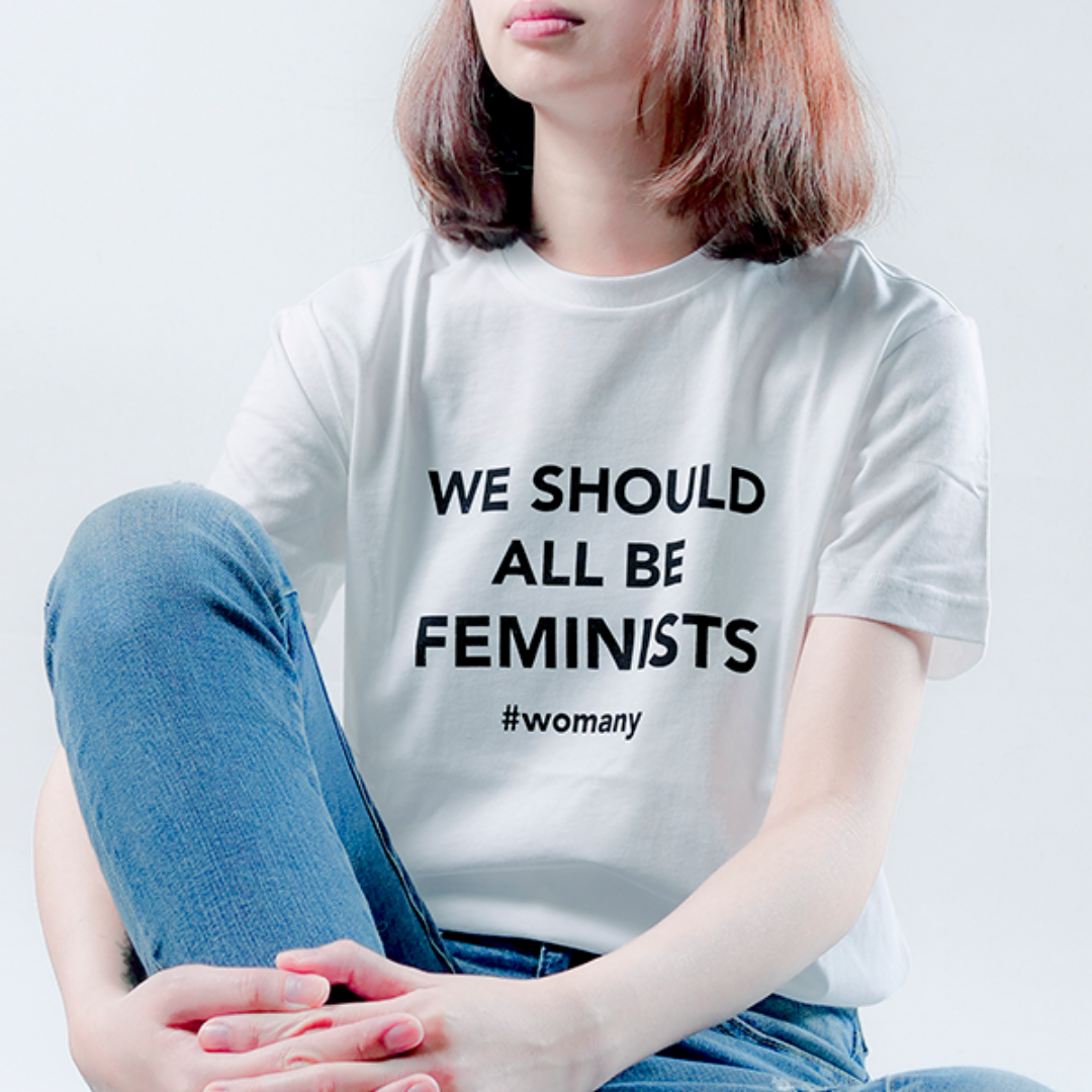 女性主義態度 T-SHIRT ｜WE SHOULD ALL BE FEMINISTS