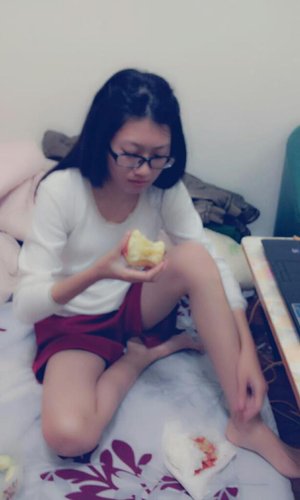 衛生衣搭運動褲女孩兒