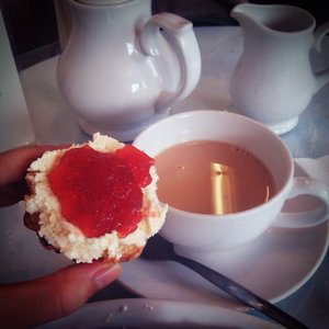 英式鬆餅配果醬奶油