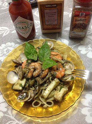 香蒜海鮮青蛤義大利麵佐羅勒