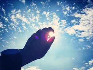 抓一道力量的光芒