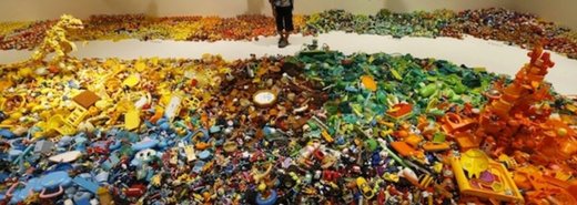 日本藝術家  Hiroshi Fuji 的廢棄玩具展
