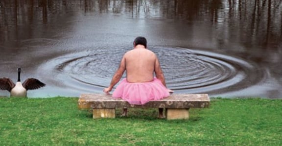 專訪穿粉紅蓬裙的男人：妻子罹癌後，我想讓她記得快樂