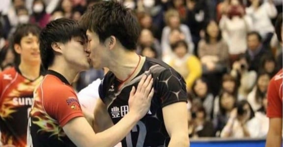 日本排球場上的一吻：腐女子與男男的性別逾越