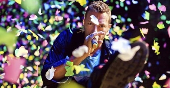 朝聖 Coldplay！讓你在線上跟著搖擺的酷玩樂團經典歌單