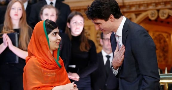 曼德拉、翁山蘇姬之後！19 歲馬拉拉獲頒加拿大榮譽公民