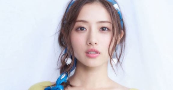 擁有小動物的無害眼神！石原聰美的眼鏡妝容
