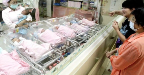 母嬰同室、餵母乳才夠愛小孩？國健署檢討壓迫女性政策