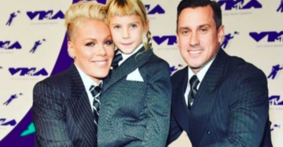 P!nk 粉紅佳人得獎感言：「要做的不是改變自己，而是讓世界看到不同的美」