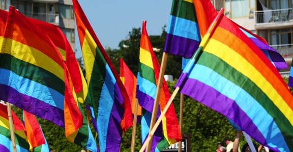 歐洲法院裁定：同性配偶在成員國皆可獲居留權