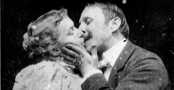 親吻的百年歷史：正是大眾文化，解放了親吻行為