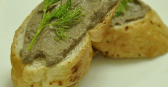 美味料理食譜：酥脆麵包佐法式鴨肝醬