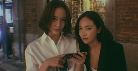 打造 Krystal 鄭秀晶的簡約率性風，這兩款單品衣櫃一定要有！