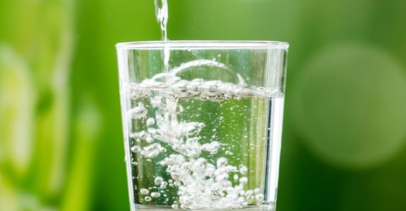 喝水也有最佳時間？在適當時間喝水，幫助預防中風！