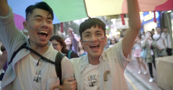 香港同志短片《Forever 17》：社會再動盪，我們也要相伴到老