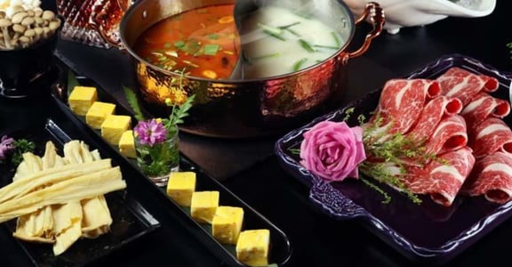 「Thai J 鍋物」全球首家概念店，鴛鴦鍋、濃郁燉雞鍋一次集滿
