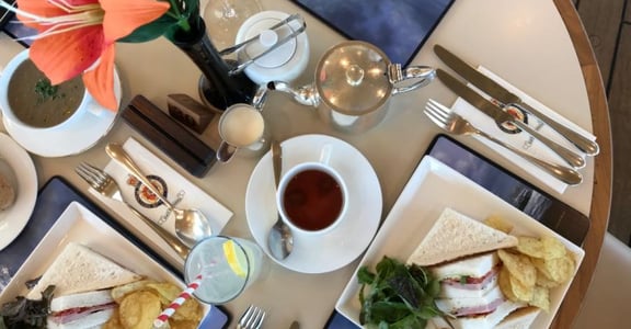 百年飯店、皇家郵輪！英國愛丁堡奢華下午茶盤點