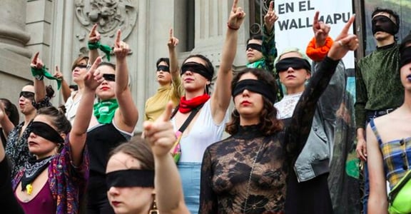 「我被侵犯，錯不在我」〈強暴犯就在你左右〉智利女權抗議歌，為什麼在全世界延燒？