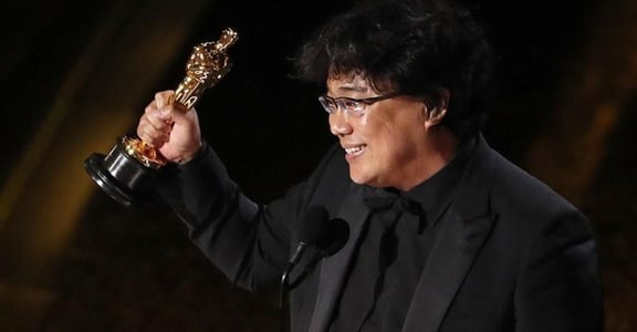 《寄生上流》奪下最佳國際電影 導演奉俊昊：「對南韓來說真的意義非凡」