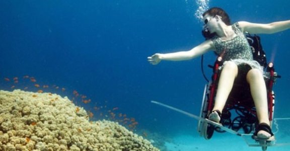 藝術與醫學的相遇：輪椅上的深海潛水 Sue Austin