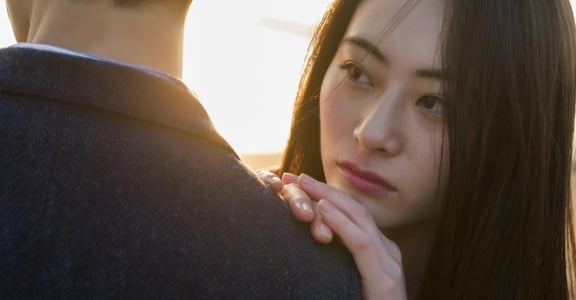 關係心理學：童年價值養成，影響我們如何看待親密關係？