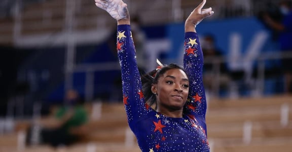 在金牌面前按暫停，她有照顧自己的勇氣！Simone Biles：我們都是人，需要照顧自己的身心