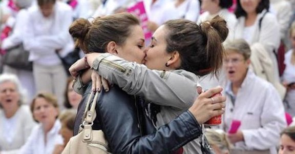 同志權益的勝利！法國通過同性婚姻及領養法案幕後血淚