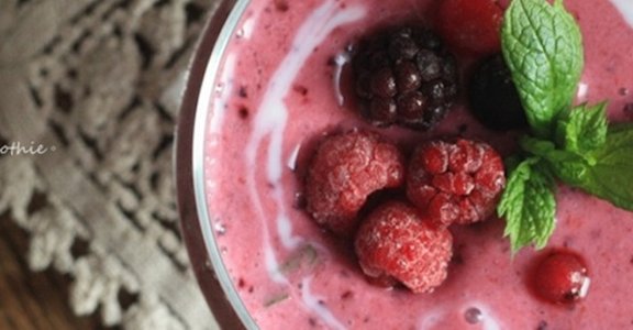 美味料理食譜：酸甜一夏！綜合莓果冰沙