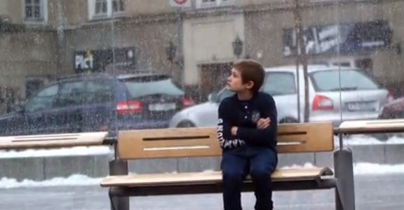 看到在寒冬中瑟縮的孩子，你會怎麼做？