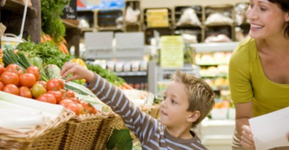 孩子的第一堂營養課：從上市場買菜開始