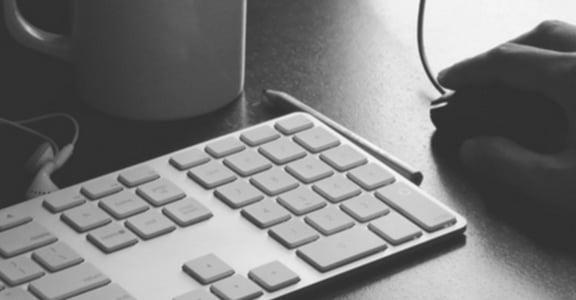 Facebook 掛了！沒關係，你還有女人迷啊