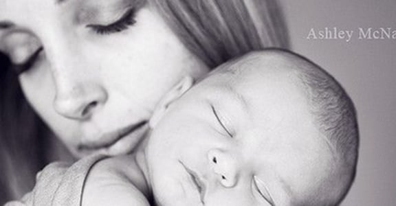 她用目光牽著你的手！15 種母女模樣，同一款幸福