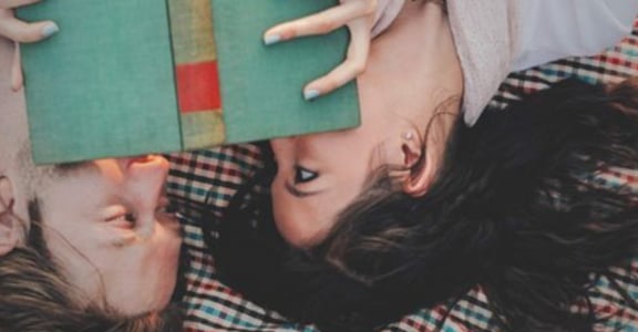 她帶你一起成長！和愛閱讀的女生交往更幸福的9個理由