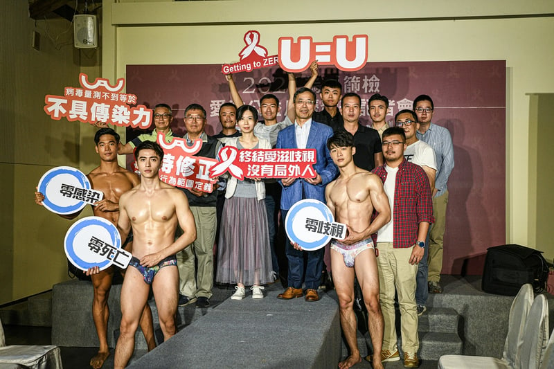 台灣愛滋病學會與台灣愛滋病護理學會，再次與全台 11 間愛滋議題非政府組織合作，集結 12 位精壯鮮肉猛男，推出「2021 為ｉ篩檢愛滋公益月曆」