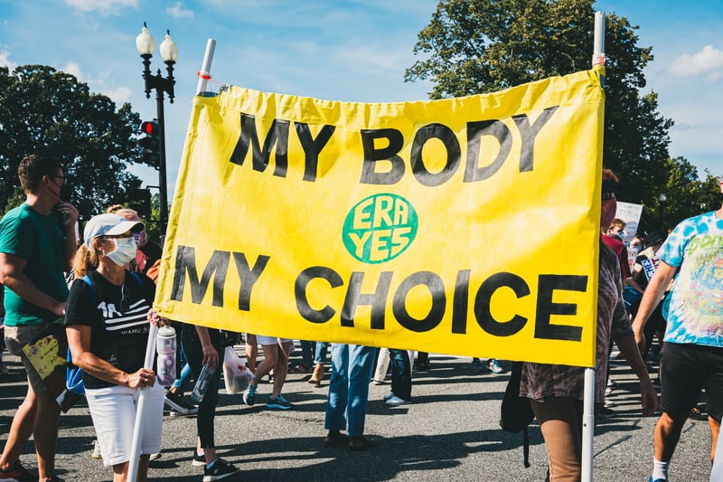 「我的身體，我決定」遊行抗議。