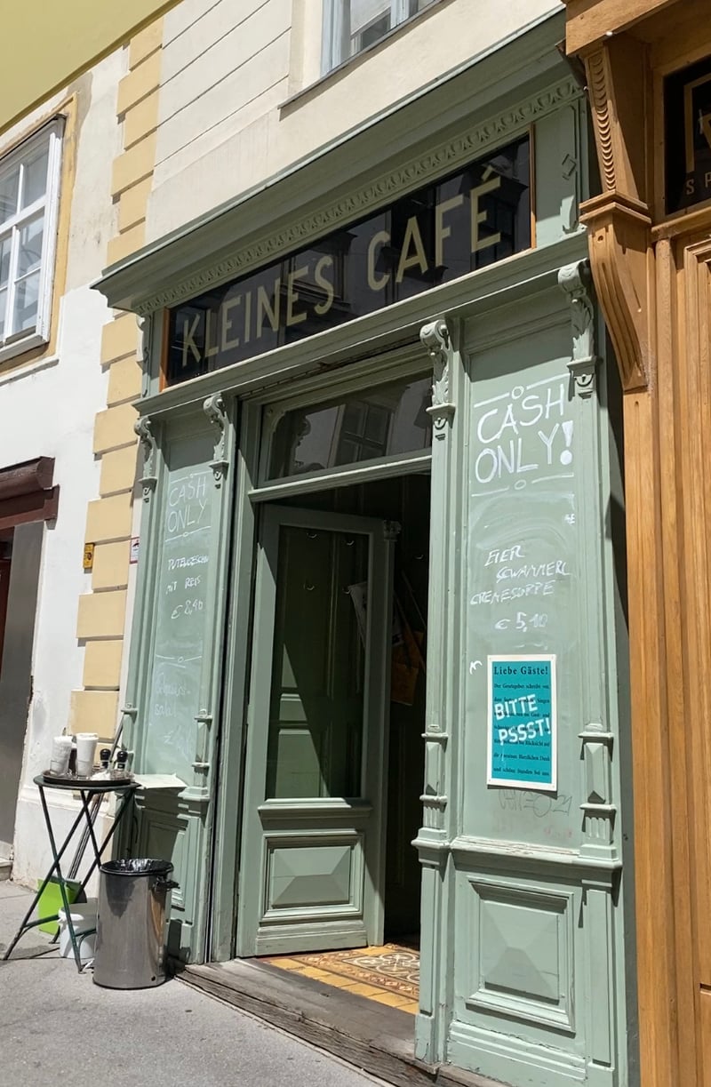 《愛在黎明破曉時》Kleines  Café