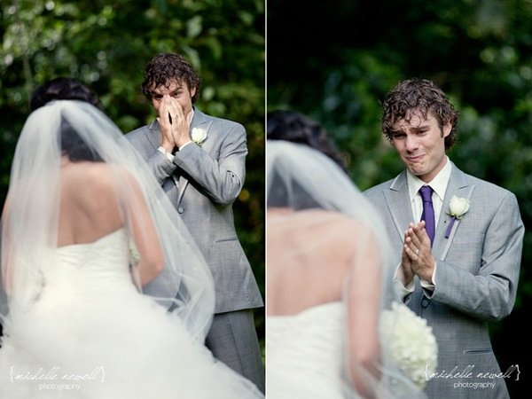 當新郎看到新娘穿著婚紗的一瞬間