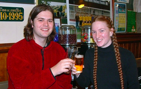 2004 年 11 月，英國，第一次共同露面的 Carl 和 Victoria。
