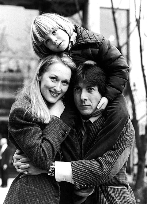 三位演員在電影開拍前先在紐約拍攝「幸福家庭」的劇照，作為片中客廳場景的道具，在在提醒母親的缺席