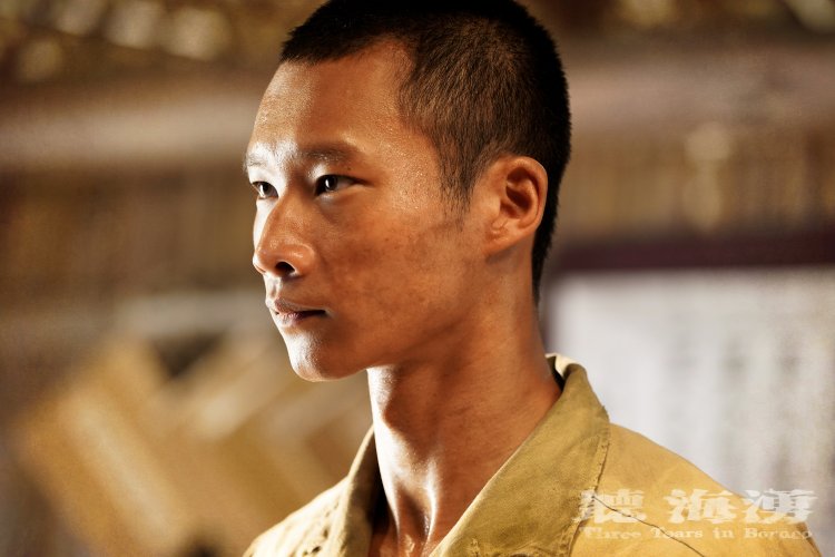 台劇《聽海湧》完結封神！8大亮點解析：「多語交錯演出」竟有日劇風格、施名帥「外交官」原型揭曉結局意外反轉