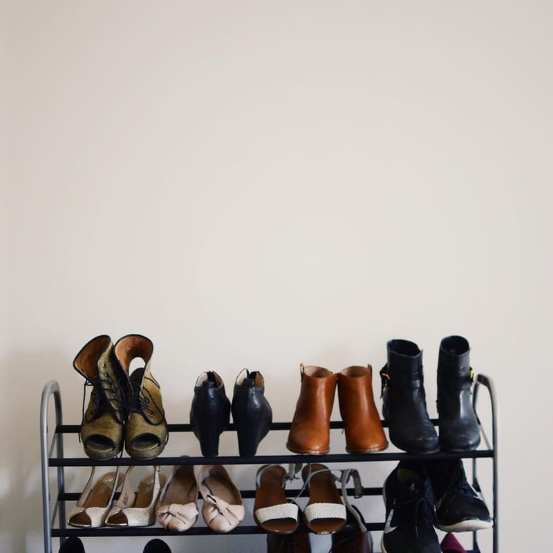 Maria更實行了「膠囊衣櫃」理念,只餘下45件衣服、16對鞋與18件配飾。(goldzipper_@Instagram)