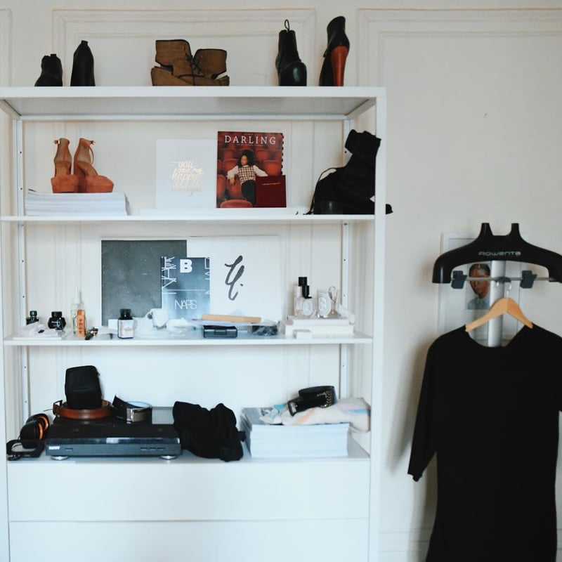 Maria更實行了「膠囊衣櫃」理念,只餘下45件衣服、16對鞋與18件配飾。(goldzipper_@Instagram)