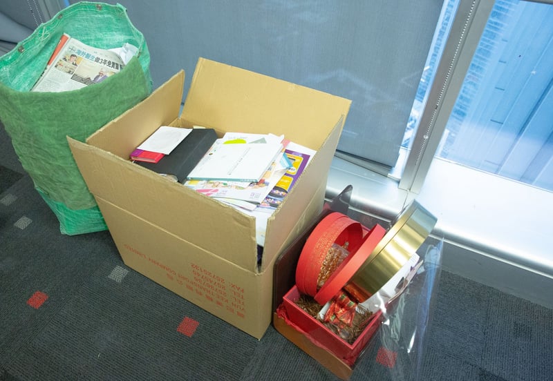 Julianna丟掉的雜物總共三大盒。(黃舒慧攝)