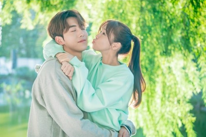 培養感恩的心態:另一半對你的好並不是必然,故當伴侶為你做了一點事時,一句「謝謝」與感恩,可令雙方感到彼此之間的聯繫更加緊密。(《舉重妖精金福珠》劇照)