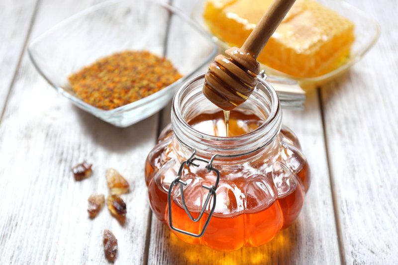 Beauty-Frizz-Skin-Care-Ingredient-Whats-the-Buzz-About-Honey